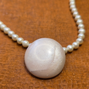 Pearl necklace with faux mother of pearl focal bead
